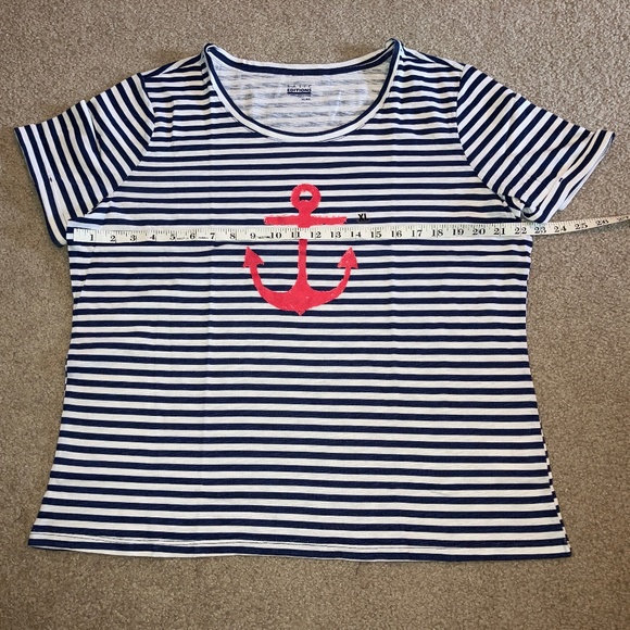 size XL, bust up to 44” inches, beautiful anchor shirt, new ⚓️ condition - Picture 4 of 10